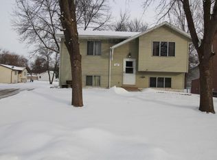300 27th St, Spirit Lake, IA 51360