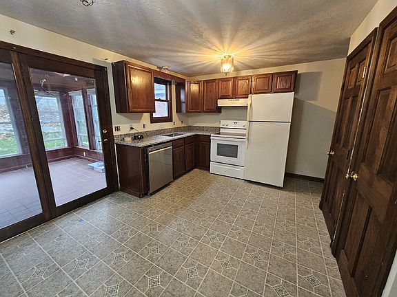 Kitchen / Dining