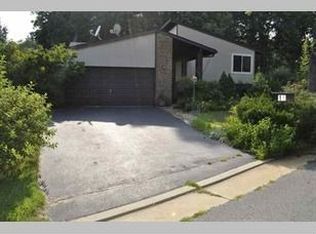 11 Three Oaks Ct, Sterling, VA 20164