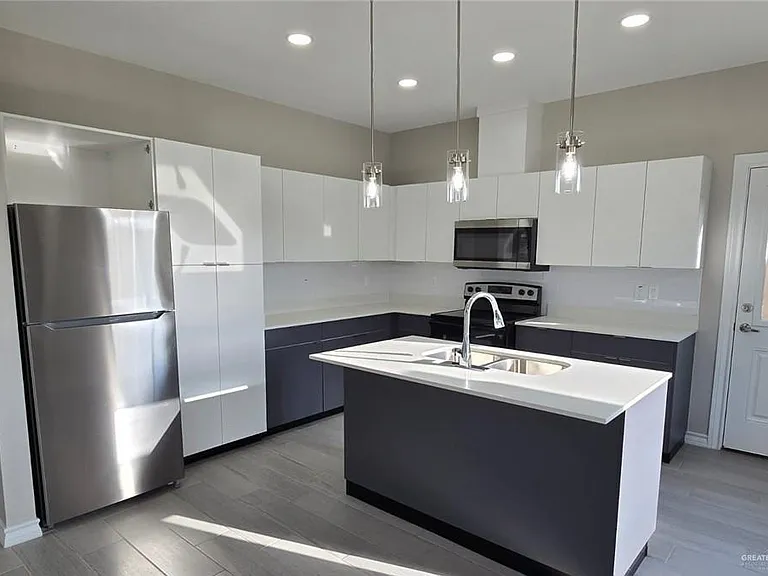 1420 S Xanthia St #6 — Photo 5