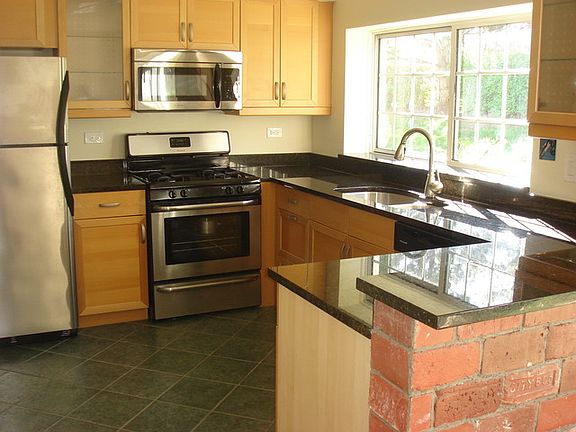 3rd image of 305 Chrisman Dr