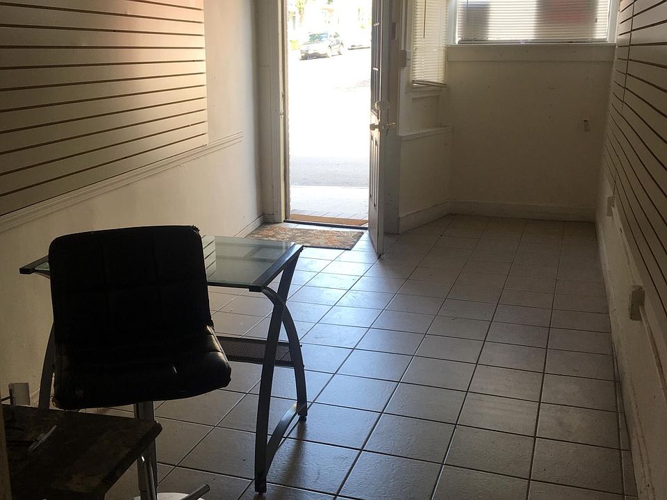 2nd image of 848 N Main St