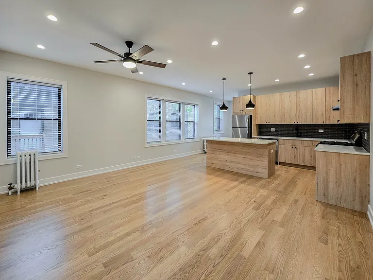 4953 N Oakley Ave #3 — Photo 9