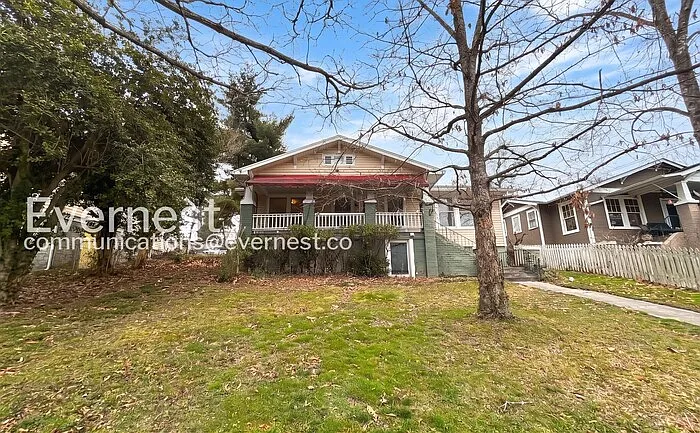 1125 Highland Dr — Photo 2