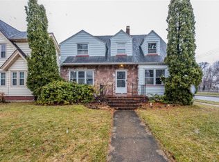 195 Wimbledon Rd, Rochester, NY 14617