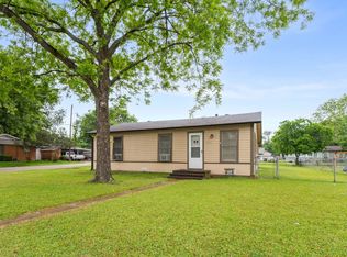 909 S Carlton St, Ennis, TX 75119