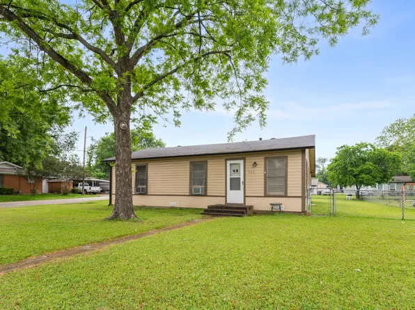 909 S Carlton St, Ennis, TX 75119