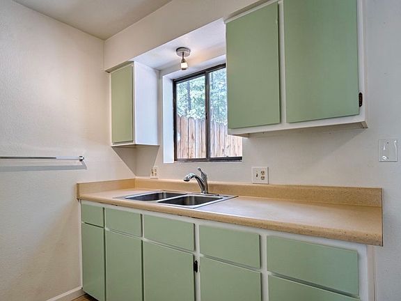5th image of 676 Zuni Dr #A