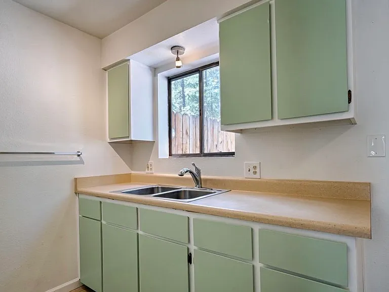 676 Zuni Dr #A — Photo 5