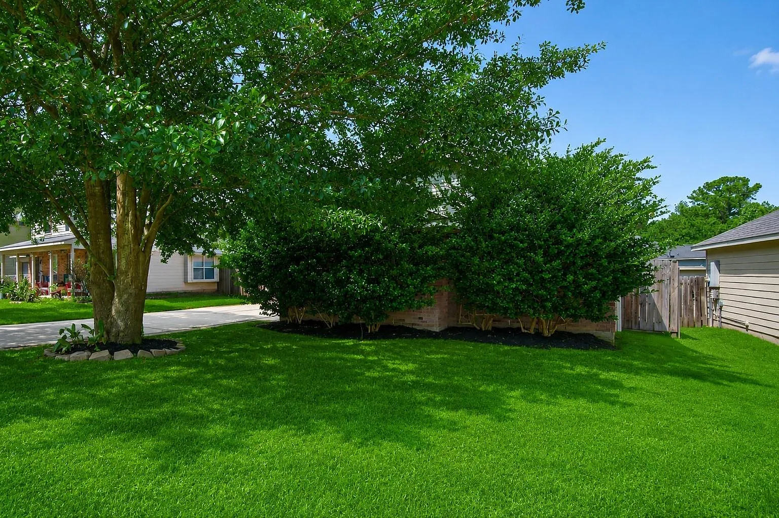 4 bed, 2.0 bath, 1302 sqft, $1,550 — Photo 2