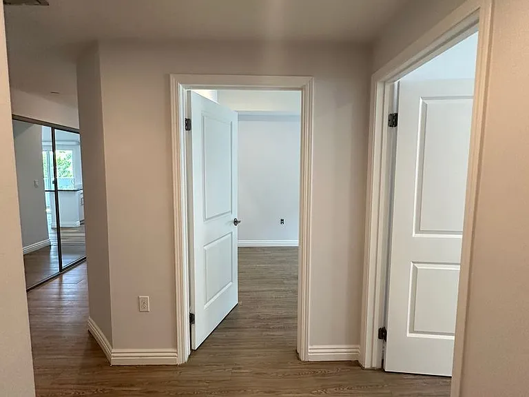 Burnet Apartments — Photo 21