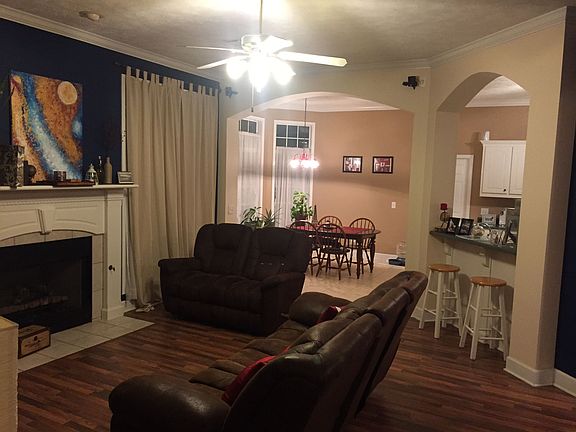 2nd image of 600 Oakdale Dr