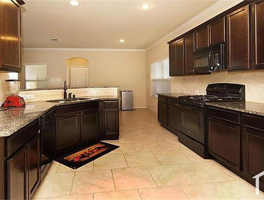 5th image of 8408 Gentian Dr