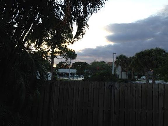 4th image of 707 Stonewood Ct APT 19A
