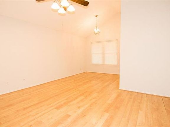 4th image of 927 Boxwood Dr