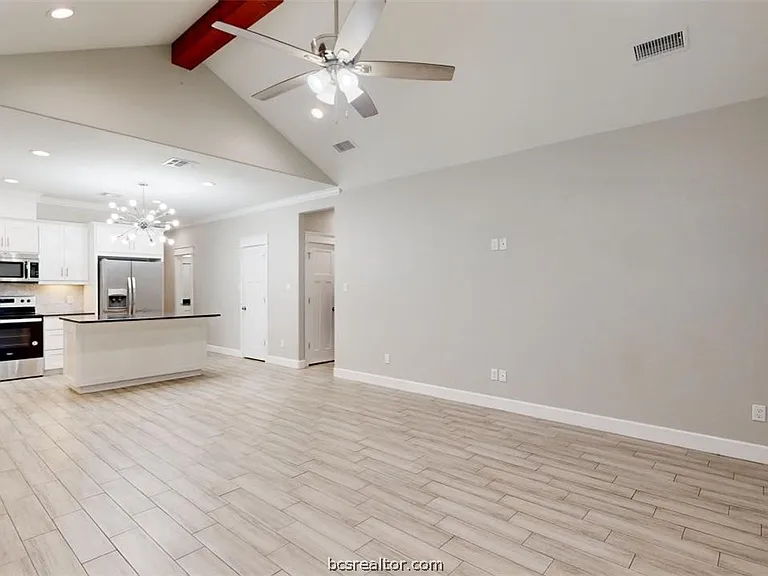 513 Kubin St — Photo 2