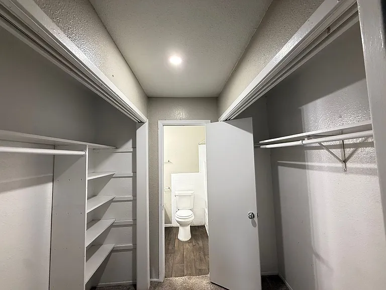 Wesley Gardens Apartments — Photo 12