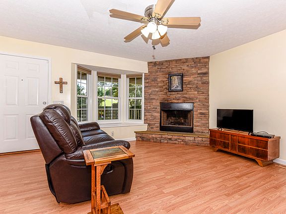 4th image of 3425 Peppermint Hills Dr