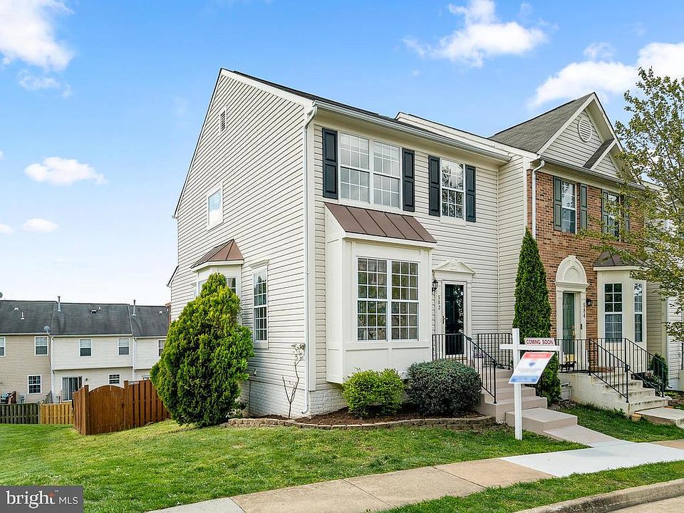 1st image of 582 Kalmia Sq NE