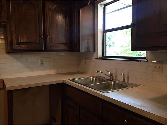 4th image of 2136 Melrose Ct