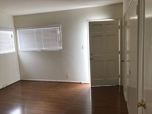 4th image of 544 S Los Robles Ave APT 5