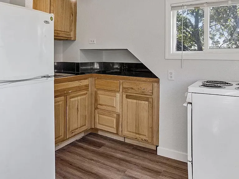 41 E Empire Ave #B — Photo 4