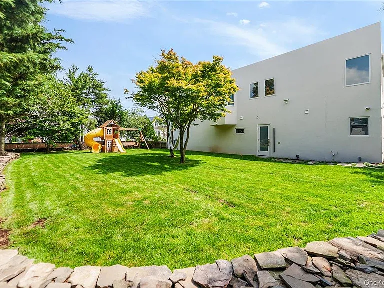 2105 Bay Blvd — Photo 25