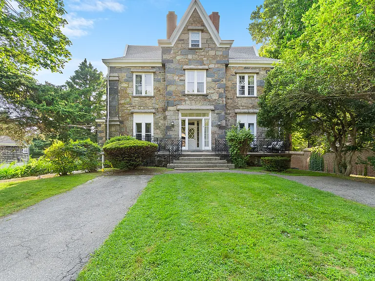 77 Coggeshall Ave — Photo 21