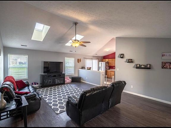 3rd image of 311 Lakeview Dr