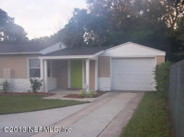 2003 Crill Ave, Palatka, FL 32177