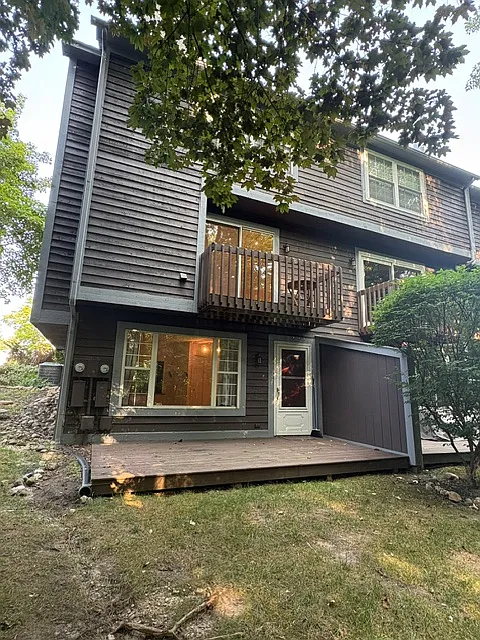 3 bed, 1160 sqft, $2,000 — Photo 2