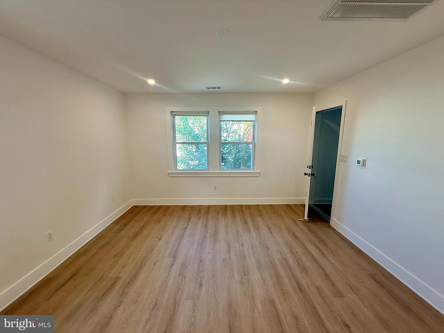 2 bed, 800 sqft, $2,500 — Photo 4