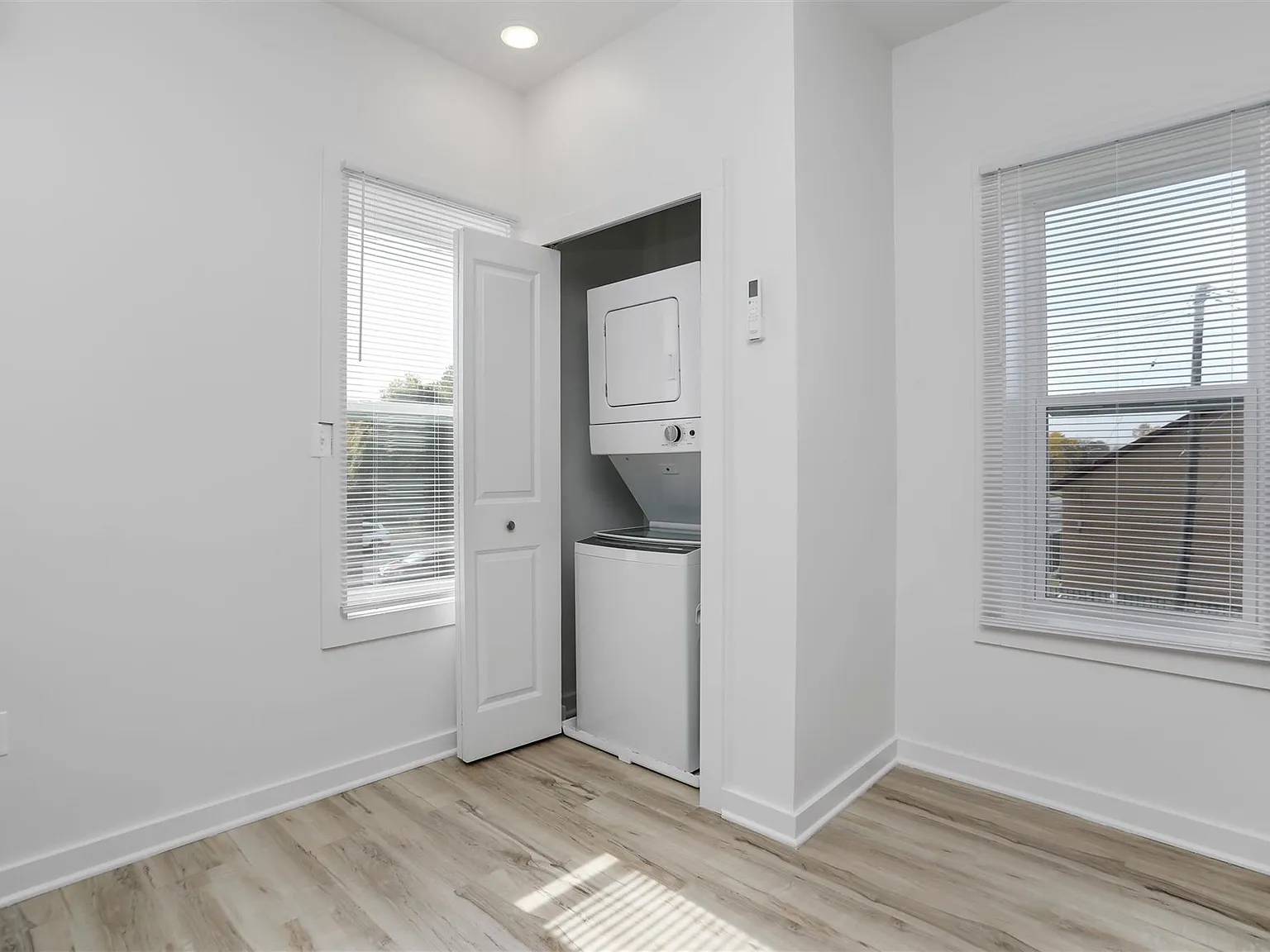 2 bed, 1.0 bath, 800 sqft, $1,700 — Photo 2