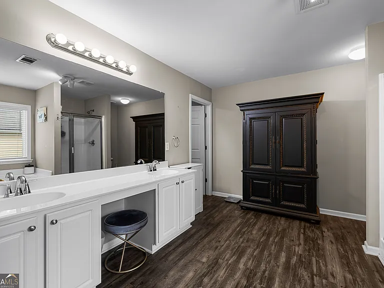 77 Lakeshore Pkwy — Photo 24