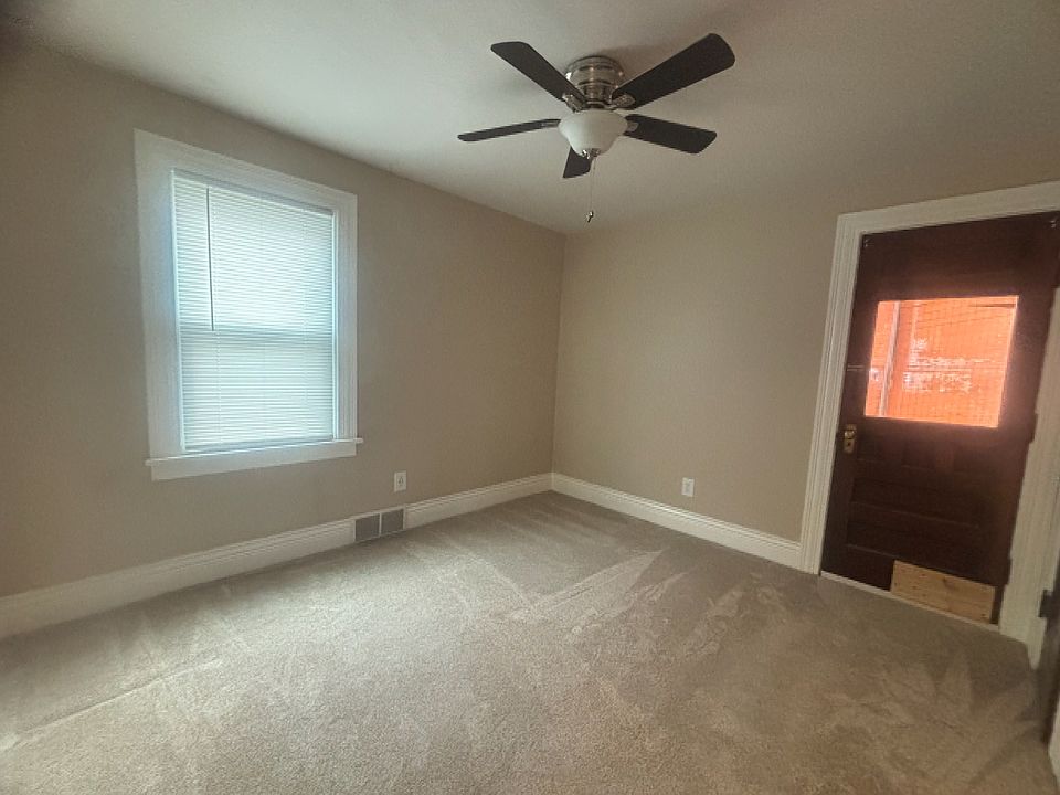 1st image of 149 Hamilton Dr Floor 1