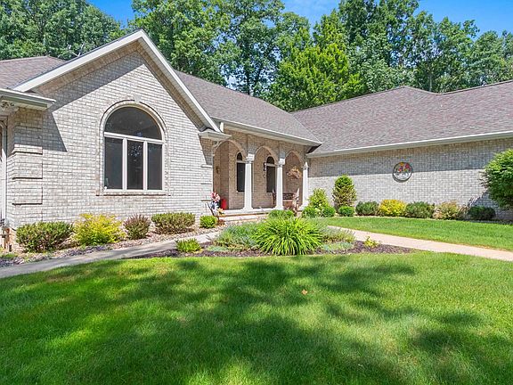 2nd image of 696 Springbrook Dr