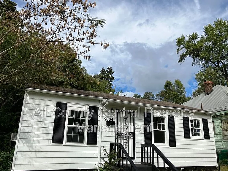 2304 Eufaula Ave — Photo 2