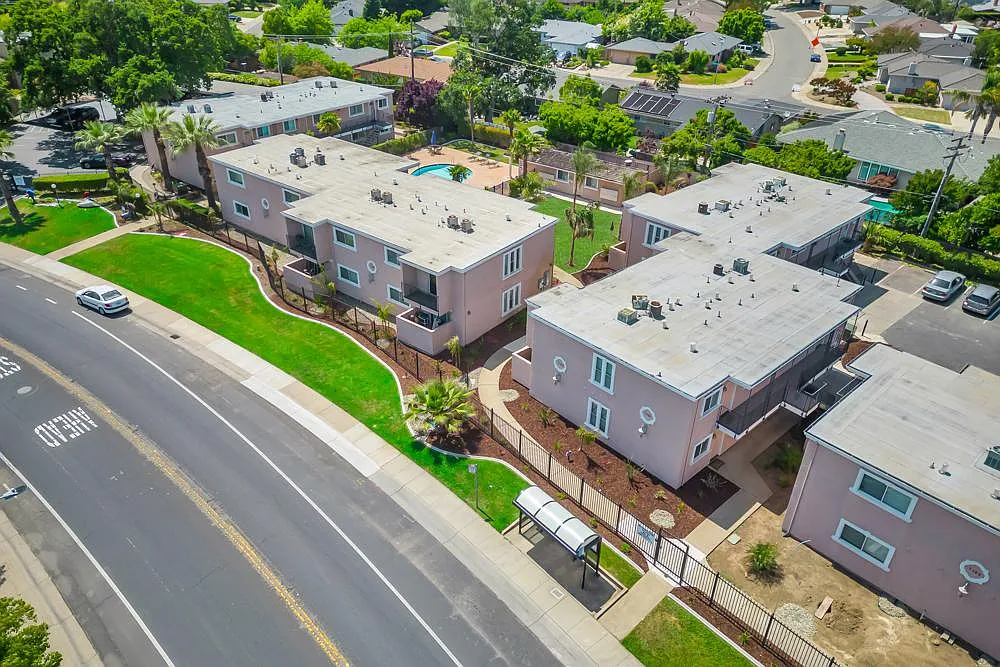 South Land Park Apartments — Photo 2