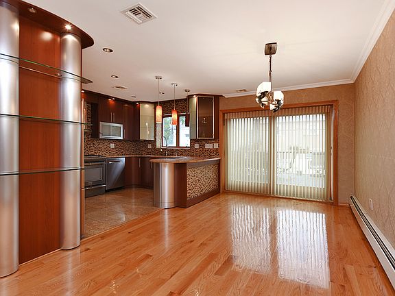 5th image of 2637 E 63rd St