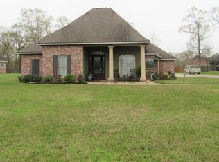 8903 Oak Creek Ln, Abbeville, LA 70510