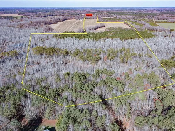 8601 Robin Rd, Disputanta, VA 23842