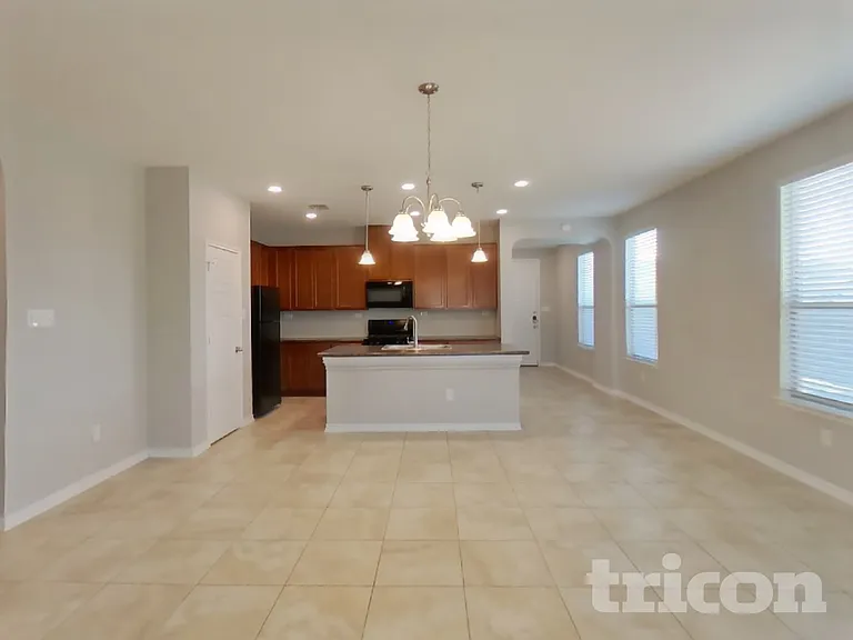 8303 Pioneer Fld — Photo 3