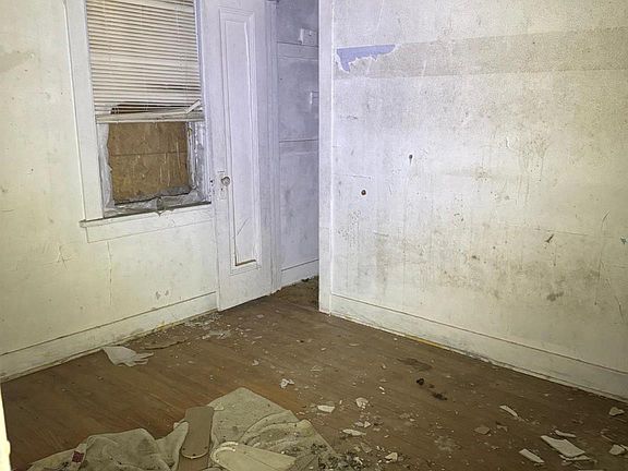 2nd image of 205 E Baltimore Blvd