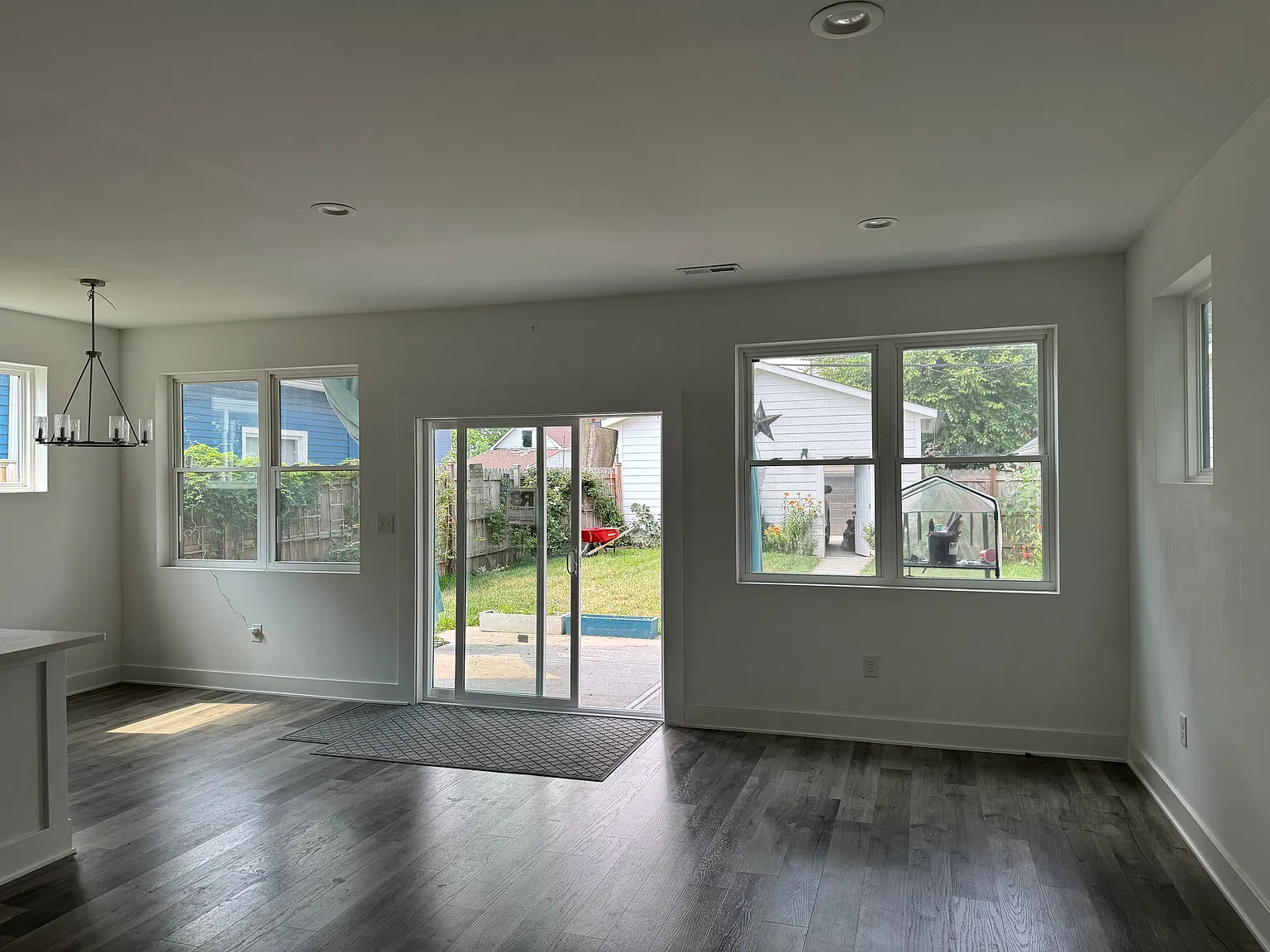 416 Sanders St — Photo 4