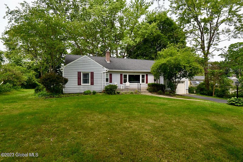 3rd image of 1 S Maple Lane