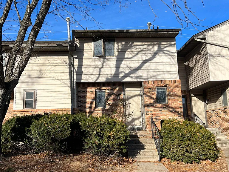 303 Foxfire Dr — Photo 1