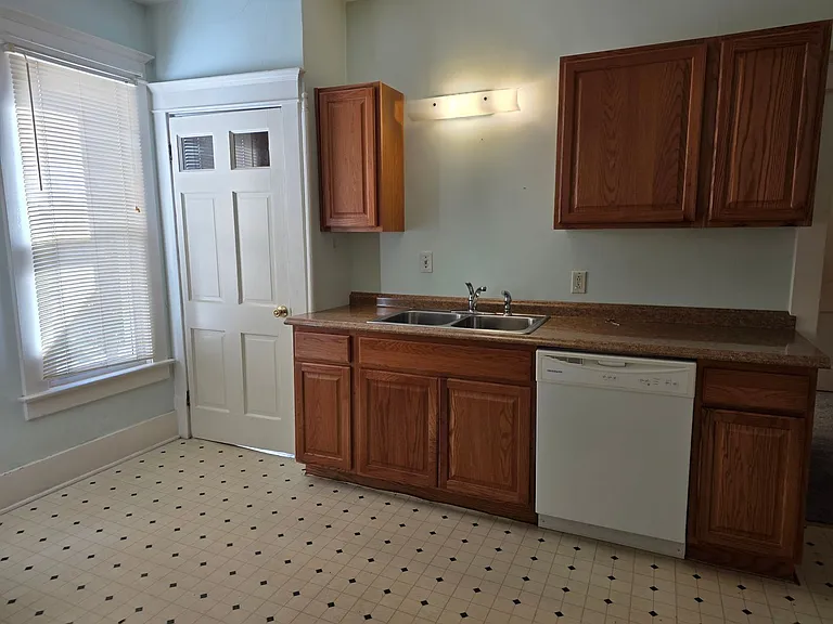 200 E Walnut St — Photo 3