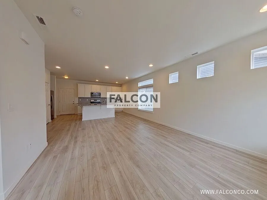 Magnificent Townhome In Banning Lewis Ranch! — Photo 3