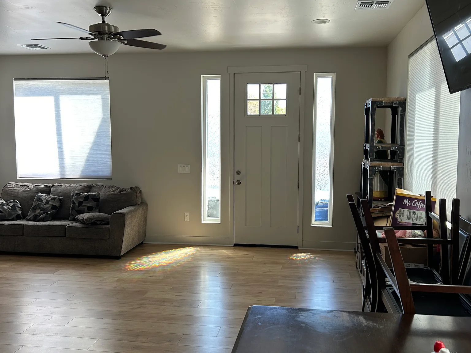 3 bed, 2.5 bath, 1672 sqft, $2,375 — Photo 2