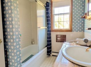 11542 Peninsula Dr, Traverse City, MI 49686